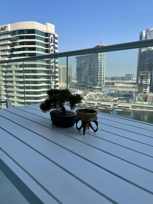 New Luxury Modern Canal View. Apartment Dubai Bagian luar foto
