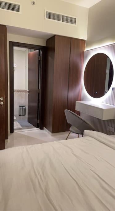 New Luxury Modern Canal View. Apartment Dubai Bagian luar foto